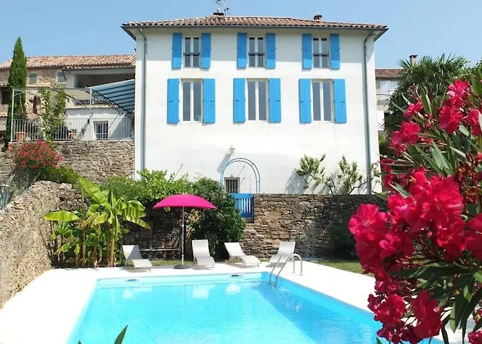 Trouvez le parfait hôtel à La Vernarède pour votre séjour